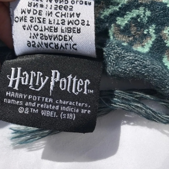 NWOT Harry Potter Slytherin Knit Scarf - Picture 5 of 6